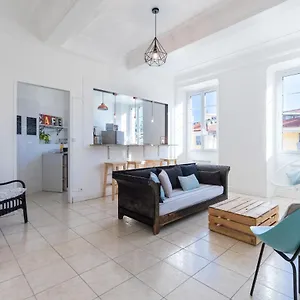 Bright Old Town Apartment
